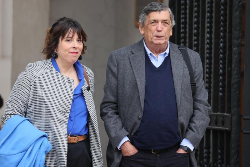 Aton- Presidenta del FA, Constanza Martínez, junto a Lautaro Carmona (PC)