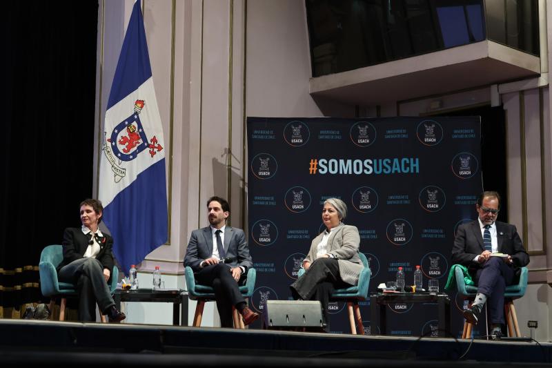 Aton- Candidatos oficialistas participaron de debate organizado por la Usach