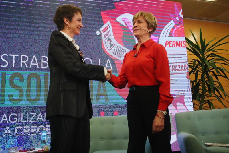 Aton- Candidatas Carolina Tohá (Socialismo Democrático) y Evelyn Matthei (Chile Vamos)