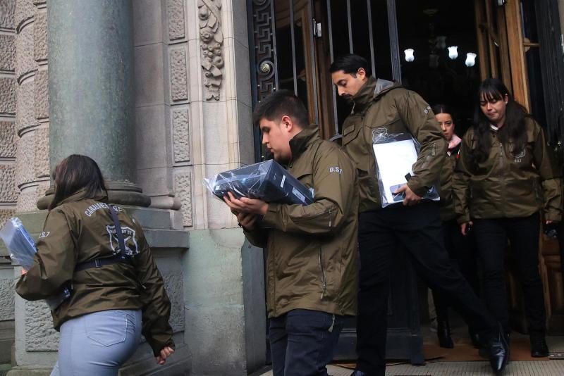 Aton- Se incautaron documentos y equipos en oficina de Claudio Orrego