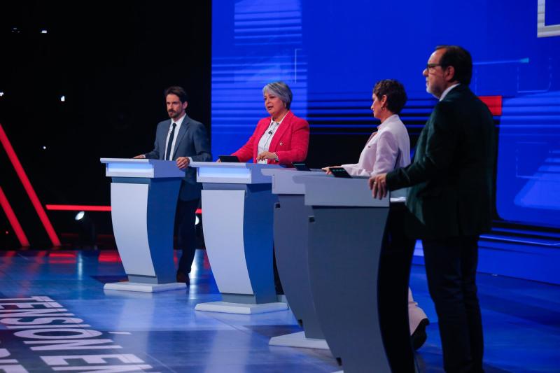 Aton- Jara fue cuestionada por Winter y Tohá por no responder sobre Cuba