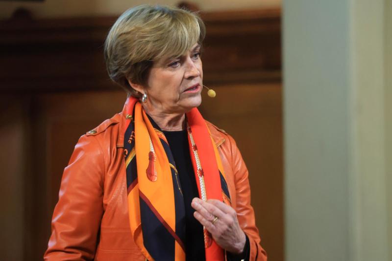 Aton- Evelyn Matthei participó de seminario de Clapes UC