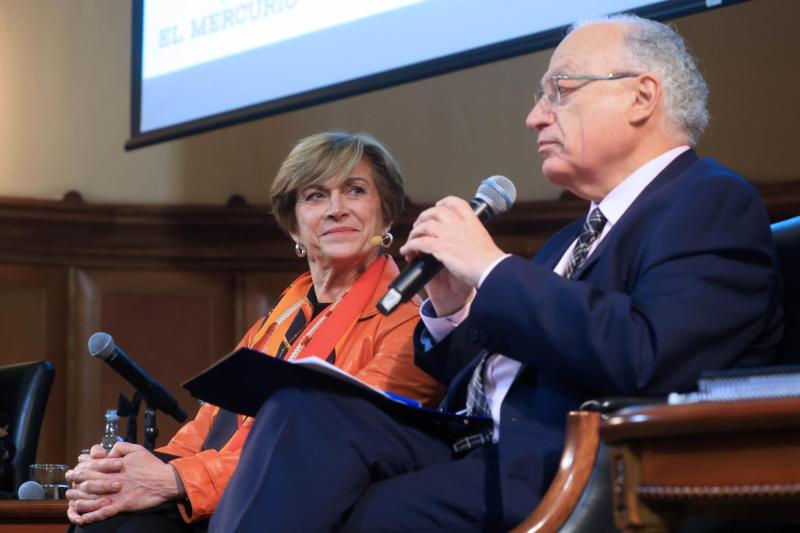 Aton- Candidata Evelyn Matthei en seminario de Clapes UC