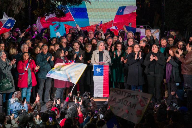 Aton - Jeannette Jara tras ganar las primarias del oficialismo: "No vengo a vender promesas vacías ni soluciones facilistas"