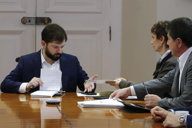 Aton- Presidente Boric y exministra Tohá son apuntados como responsables por el manejo político del caso Monsalve