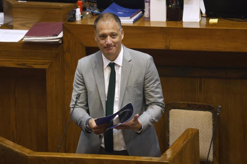 Aton- Diputadas no descartaron censura a la mesa presidida por José Miguel Castro (RN)