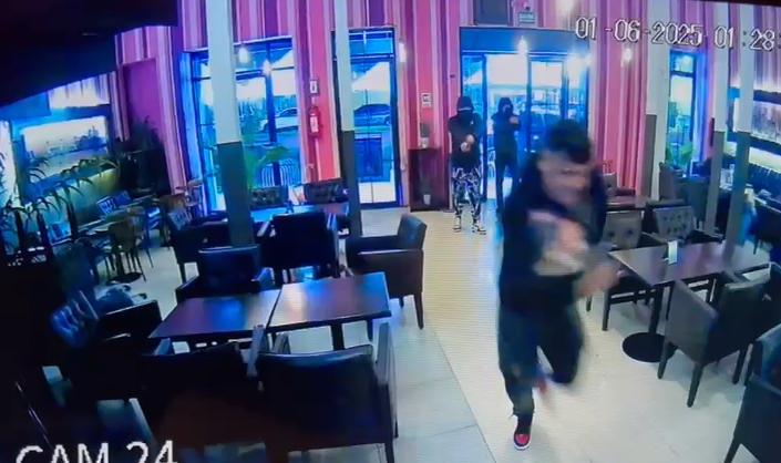 Tiroteo en Bar Cosmopolitan desata el pánico entre los clientes - Cámaras de seguridad