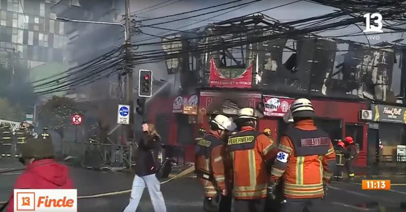 Incendio afecta a locales comerciales en Temuco