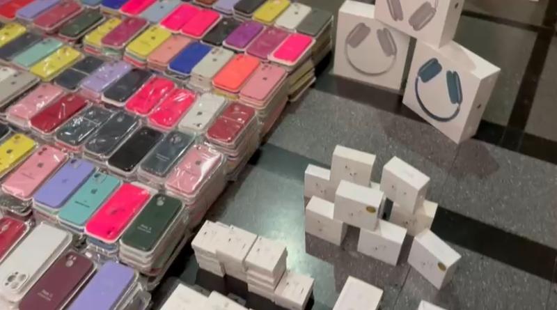 Carabineros incauta más de 115 millones de pesos en productos falsificados en Santiago Centro