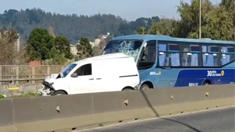 T13 - Violento choque en Concepción deja a un fallecido y a una persona de gravedad