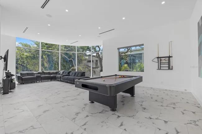 Exp Realty - La lujosa mansión de 'Chino' Ríos y Paula Pavic