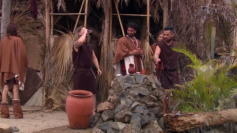 Canal 13 - Princeso se tomó su orina en Mundos Opuestos