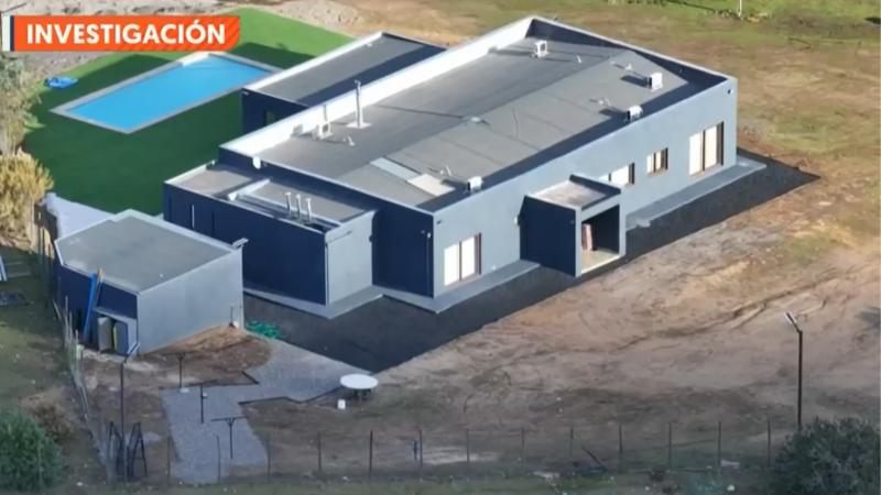 T13 - La lujosa propiedad que estaba construyendo el exfuncionario vincualdo a la "mafia municipal" de Maipú