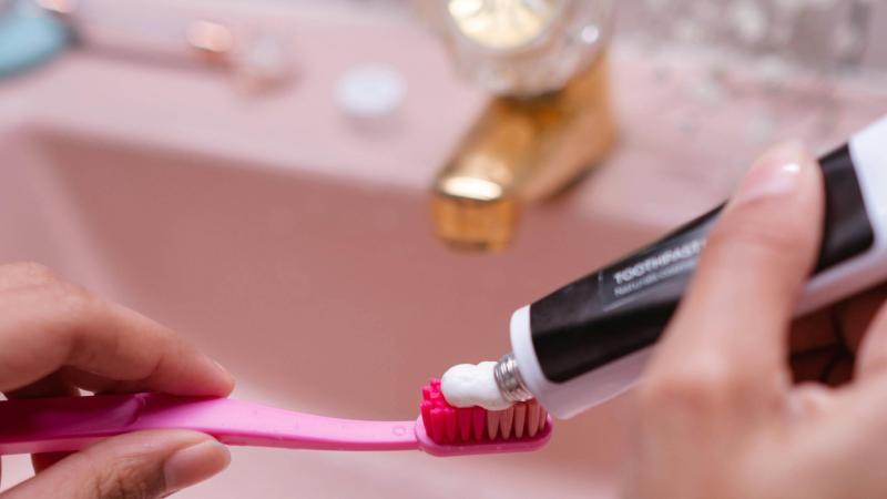 Foto de Ron Lach - ISP advierte sobre posibles efectos adversos con el uso de pastas dentales que contienen fluoruro de estaño