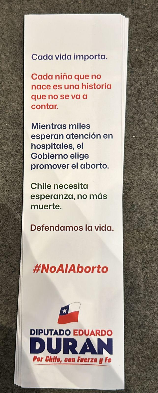 T13 - Diputado Durán repartió marcadores de libro