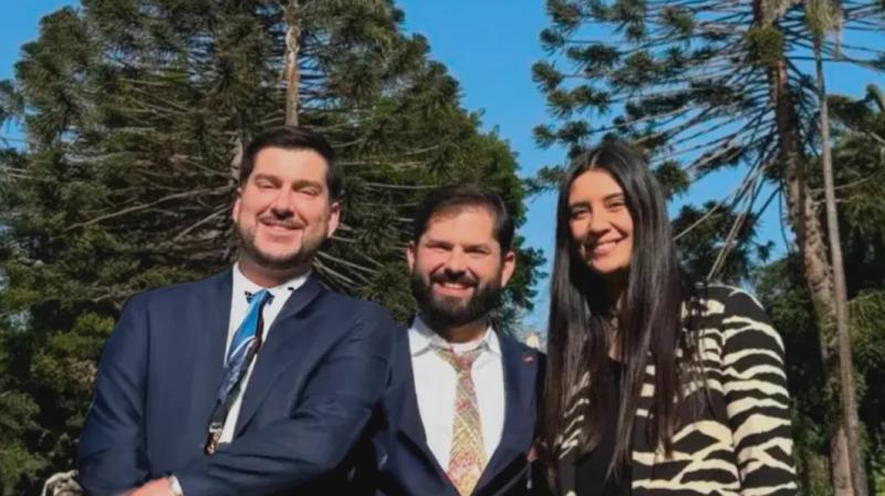 Instagram - Presidente Boric junto a su hermano Simón y su esposa Fiona Bonati