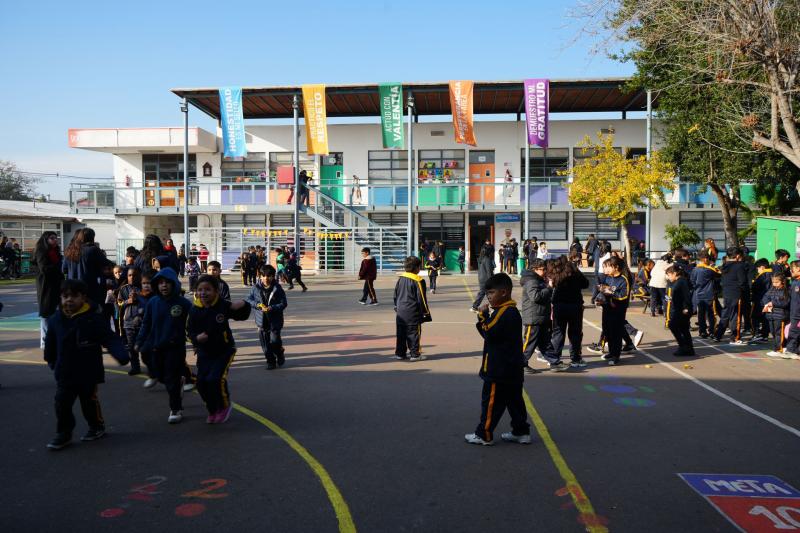 Worlds Best School - Colegio Bicentenario de Excelencia Carlos Oviedo