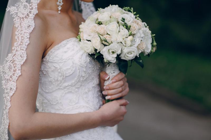 Una novia es asesinada a tiros en Francia al salir de su matrimonio - Freepik