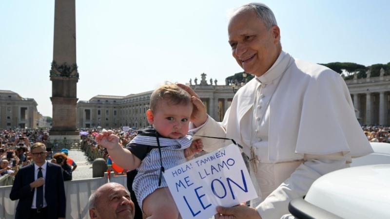 Papa León XIV entregó su bendición a bebé chileno - Vatican Media