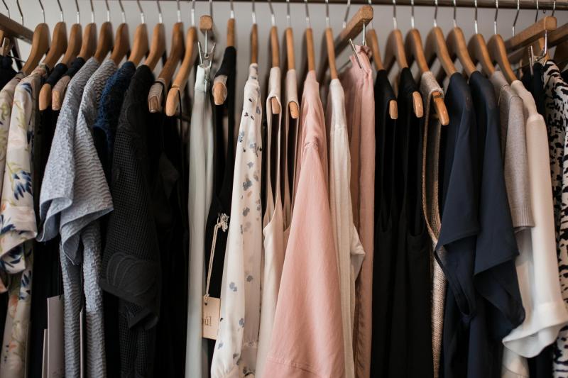 Pexels - La importante razón por la que debes lavar SÍ o SÍ la ropa nueva