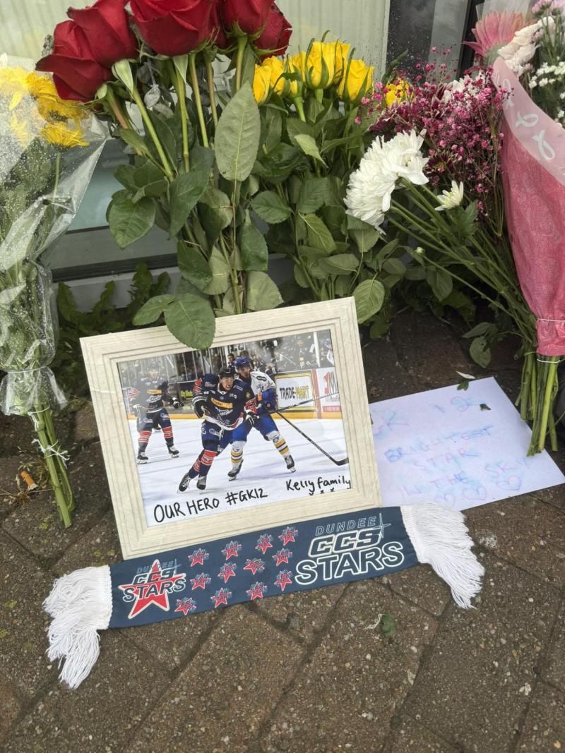 Facebook - Tragedia en el hockey sobre hielo: Jugador Gary Kelly muere a los 19 años al caerse desde un balcón