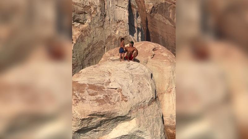 Instagram/garrettgee - Influencer se vuelve viral por lanzar a su hijo desde acantilado