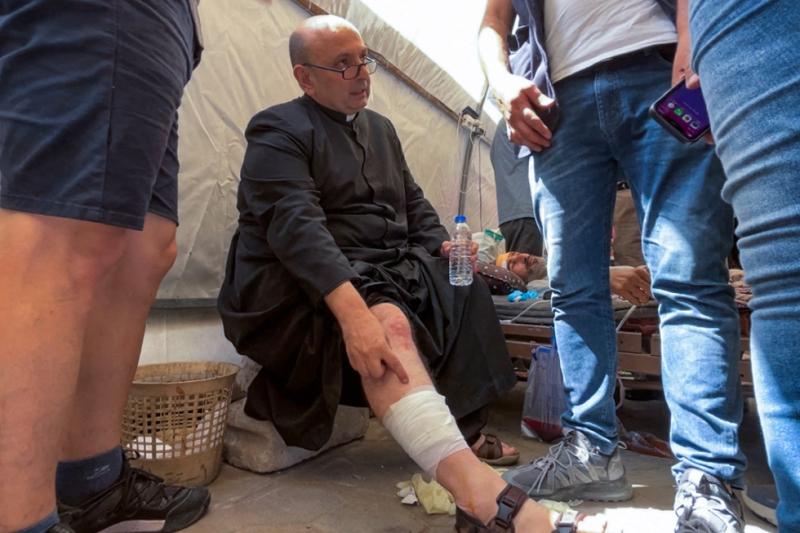 Bombardean única iglesia católica en Gaza - AFP