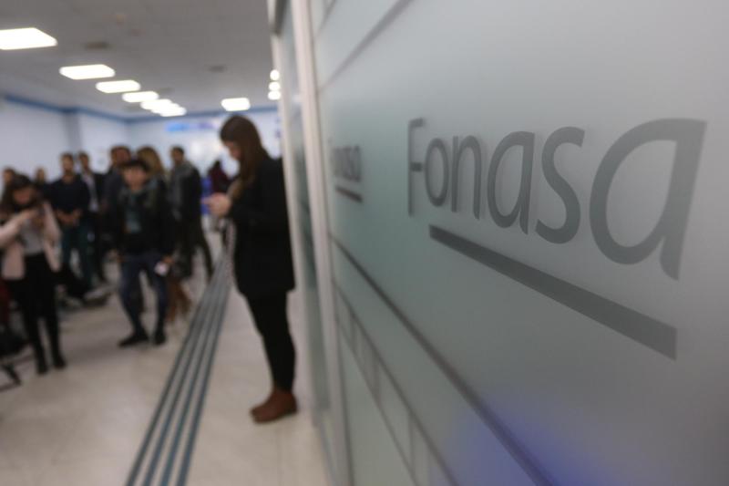 T13 - Hasta $6 millones por cirugía: Fonasa cubrirá operaciones de cadera y rodilla en 45 clínicas de todo Chile | Agencia UNO