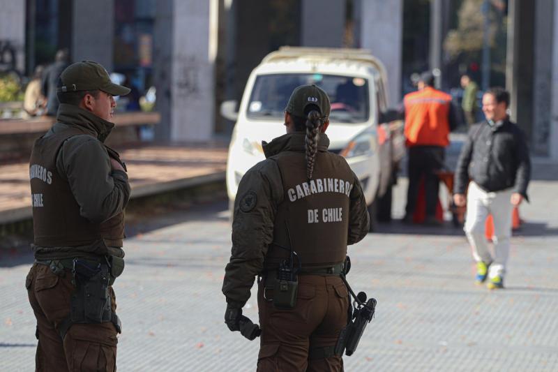 T13 - Joven de 18 años es baleado frente a plaza de los Tribunales en Concepción: Agresores huyeron en una micro | Referencial - Agencia UNO