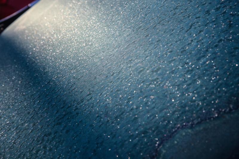 Agencia Uno - NUNCA uses agua caliente: Conoce el método más rápido y seguro para sacar la escarcha del parabrisas