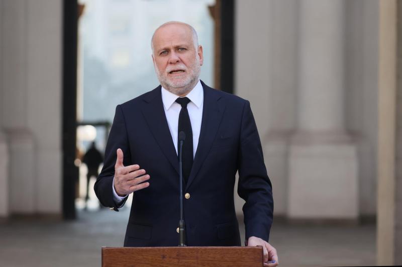 Aton- Ministro Álvaro Elizalde desestimó la idea de citar al Cosena