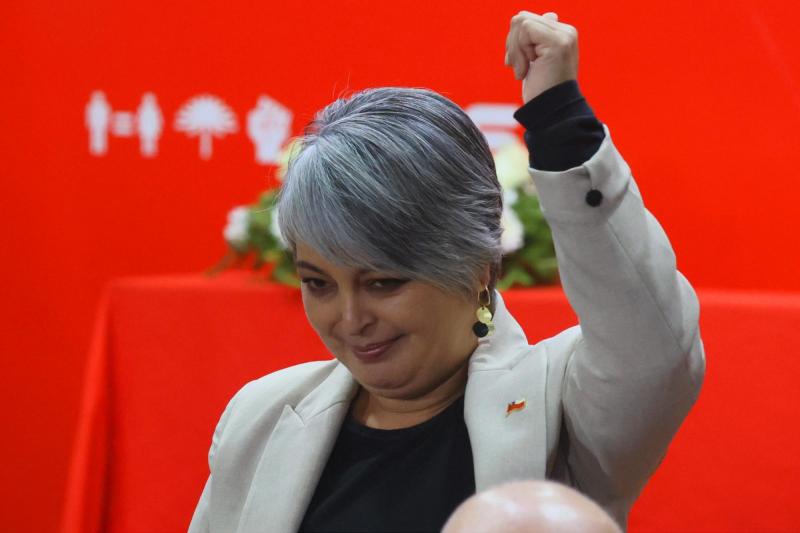 Aton - Cadem: Jeannette Jara encabeza por primera vez las preferencias para llegar a La Moneda