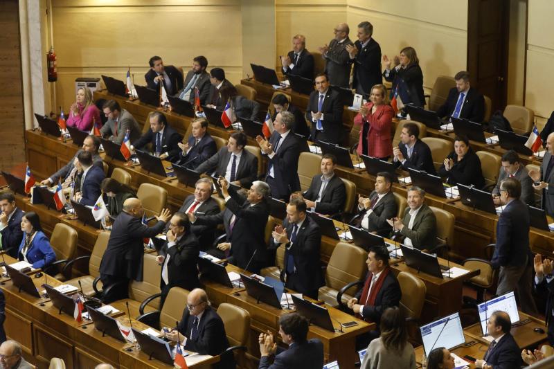 Aton- La derecha celebró la aprobación de la idea de legislar el proyecto