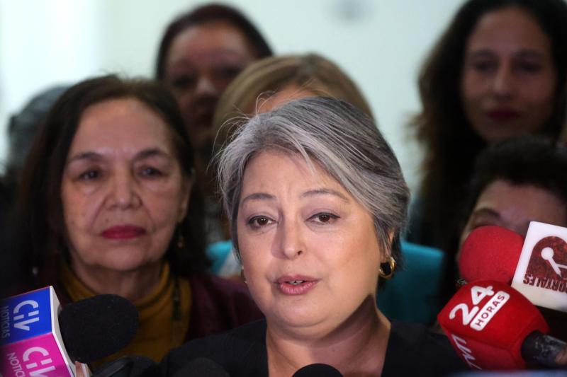 Aton- Jeannette Jara cuestionó propuesta de José Antonio Kast