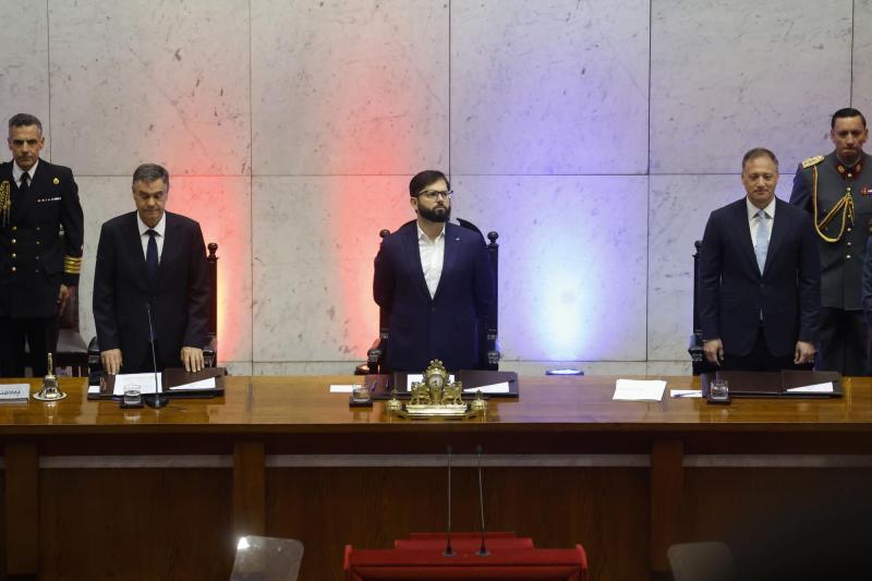 Aton- Presidente Gabriel Boric junto a los timoneles del Congreso