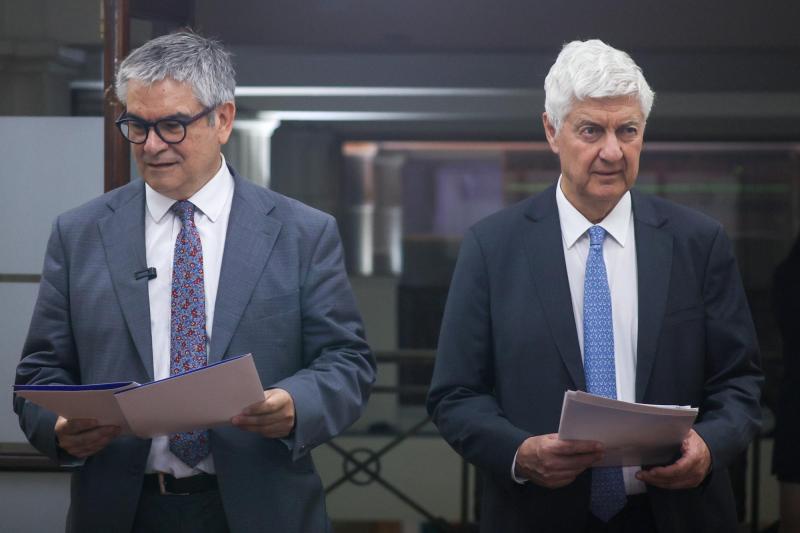 Aton- Ministro Mario Marcel junto al director del SII, Javier Etcheberry