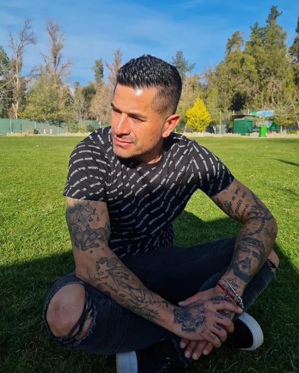 Kike Acuña lanzará su primer libro autobiográfico: abordará sus matrimonios con Carla Jara y Roxana Muñoz y su lucha contra las adicciones - RRSS