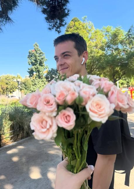 T13 - “365 días, amor”: Simón Pesutic y Vivianne Dietz celebran su primer año de relación con románticas postales | Instagram