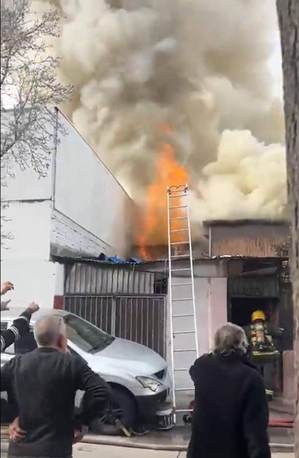 Incendio afecta a casa habitación en la comuna de Santiago | Cuerpo de Bomberos de Santiago