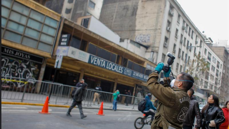 Municipalidad de Santiago - Restringen acceso a edificio incendiado en Plaza de Armas por razones de seguridad