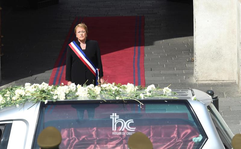 Funeraria Hogar de Cristo presenta archivo con las 60 despedidas y funerales más relevantes en la historia de Chile