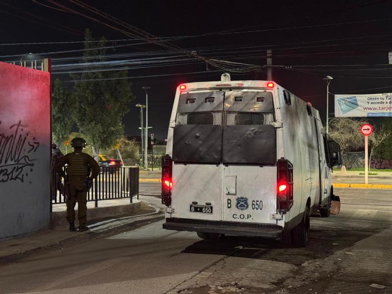 T13 - Hombre es asesinado en La Pintana: sujetos siguieron disparando pese a presencia de carabineros
