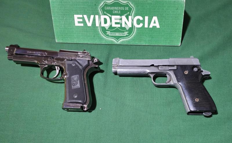 Cinco adolescentes son detenidos tras frustrado robo de auto en Las Condes: usaban armas de fogueo y huyeron en bus