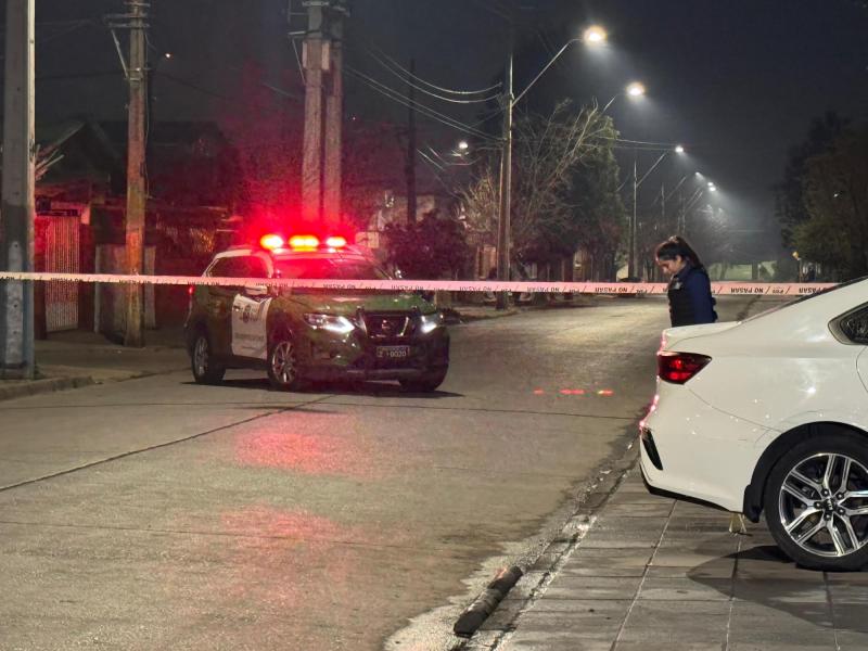 Balacera fuera de autolavado en Lo Espejo deja un muerto y un herido