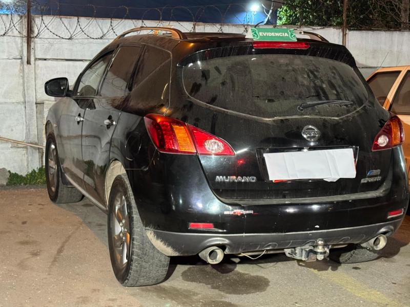 Portonazo en Conchalí: Atacan a pareja con martillos para robarles el auto
