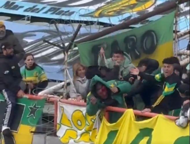 X - Impacto en el fútbol argentino: Partido de Aldosivi termina a cuchillazos entre los hinchas