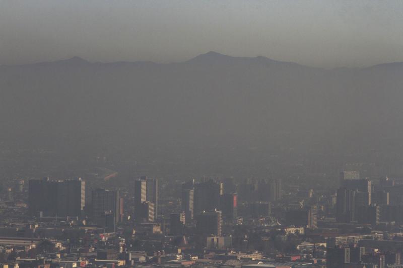 ¡Atención Santiago! Declaran preemergencia ambiental para este sábado - Referencial Agencia Uno
