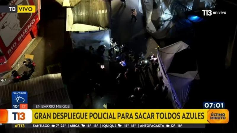 Realizan operativo contra comercio ambulante en Barrio Meiggs: Incautan mercadería y echan abajo toldos azules