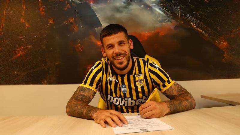 Instagram/carlesperez7 - Carles Pérez debió ser hospitalizado luego de sufrir la mordida de un perro en los genitales