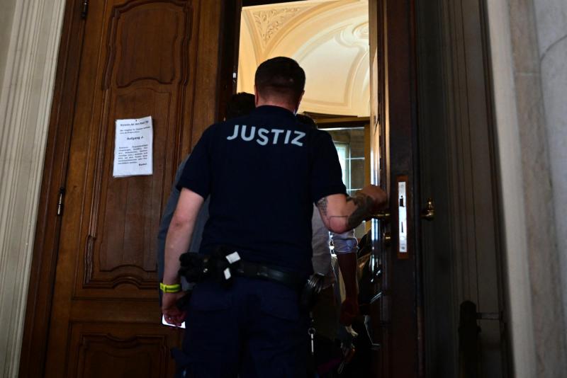 AFP - Alemania juzga al "Doctor Muerte" acusado de asesinar a 15 pacientes